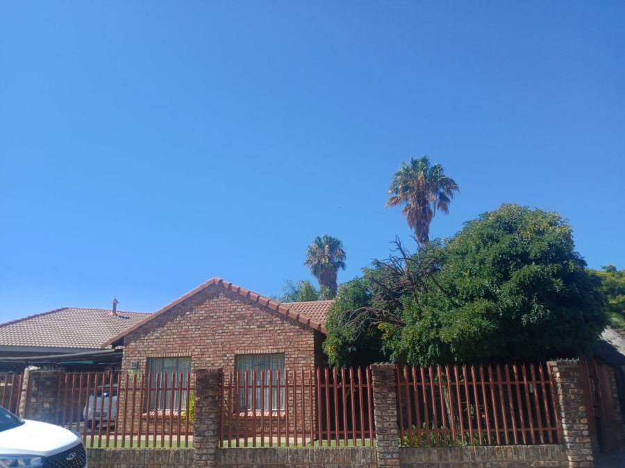 3 Bedroom Property for Sale in Roylglen Gardens Northern Cape